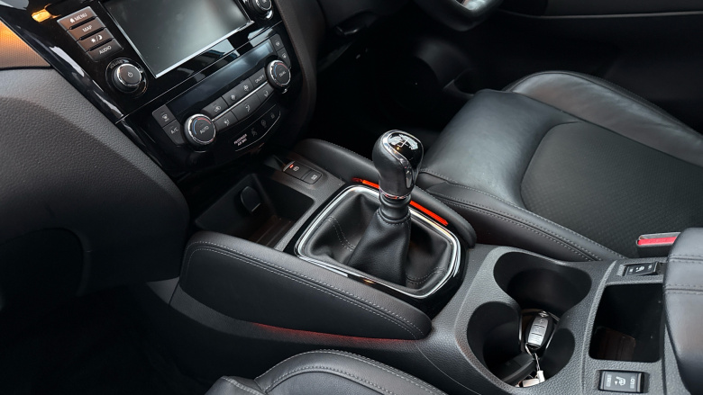 Nissan Qashqai 1.3 DiG-T 160 Tekna 5dr Petrol Hatchback